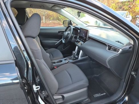 Used 2022 Toyota Corolla Cross LE image 12
