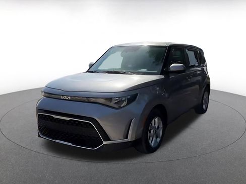 Used 2025 Kia Soul LX w/ LX Technology Package FWD image 7