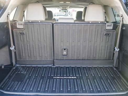 Used 2022 Toyota Highlander XLE image 31