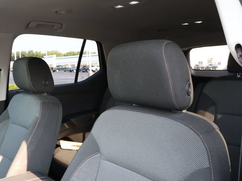 Used 2019 Chevrolet Traverse LT FWD image 11
