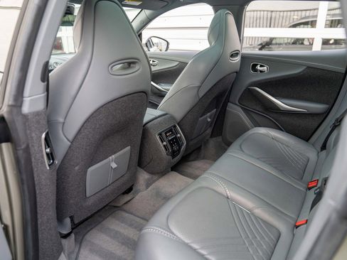 Used 2021 Aston Martin DBX image 27