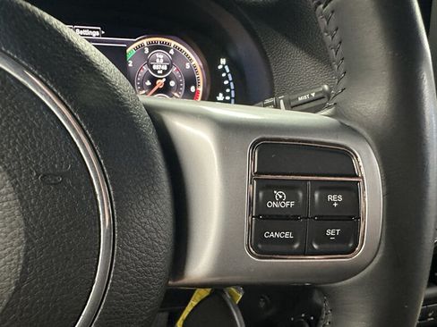 Used 2013 Jeep Wrangler Unlimited Rubicon AWD/4WD image 30