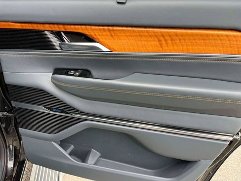 Used 2022 Jeep Grand Wagoneer Series II w/ Premium Group II AWD/4WD image 8