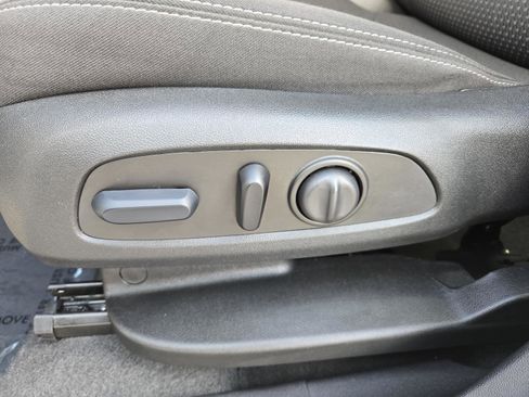 Used 2023 GMC Terrain SLE w/ Driver Convenience Package image 22