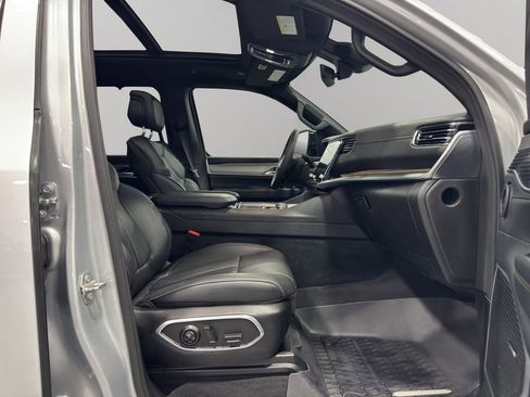 Used 2024 Jeep Wagoneer Series II w/ Convenience Group I image 11