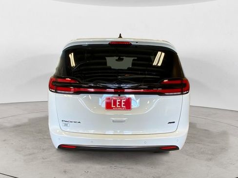 New 2026 Chrysler Pacifica Select AWD/4WD image 5