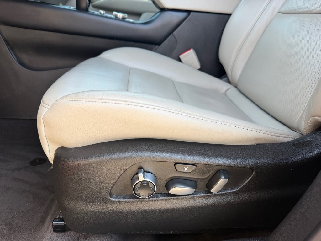 Used 2023 Cadillac XT4 Premium Luxury w/ Enhanced Visibility Package FWD image 11