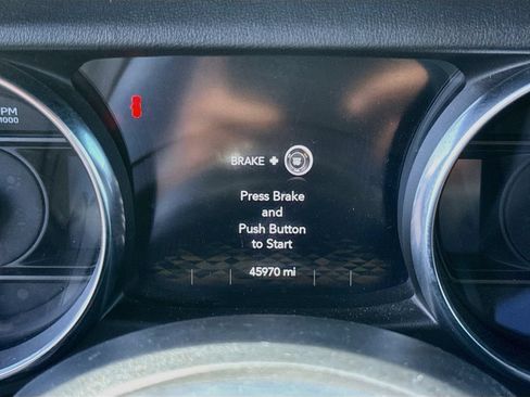 Used 2022 Jeep Wrangler Unlimited Sahara w/ Cold Weather Group AWD/4WD image 13