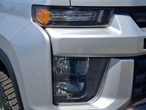 Used 2022 Chevrolet Silverado 2500 Custom w/ Custom Convenience Package AWD/4WD image 9