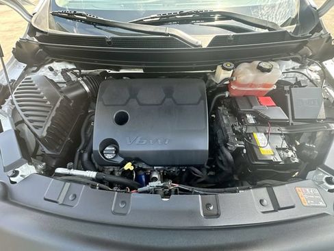 Used 2020 Buick Enclave Essence w/ Sound and Sites Package FWD image 28