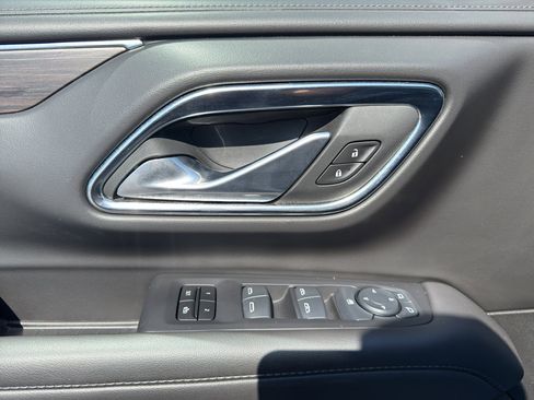 Used 2024 Chevrolet Suburban LT image 9