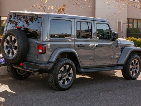 Used 2018 Jeep Wrangler Unlimited Sahara image 5