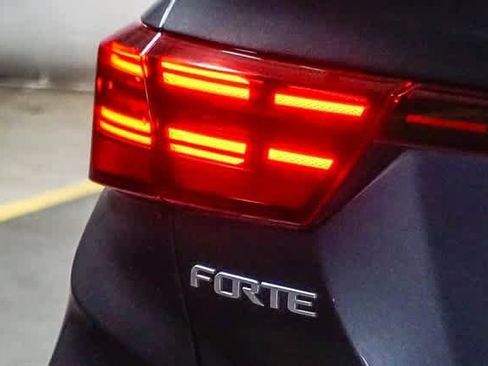 Used 2023 Kia Forte GT-Line image 11