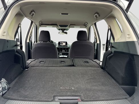 Certified 2024 Nissan Rogue SV image 7