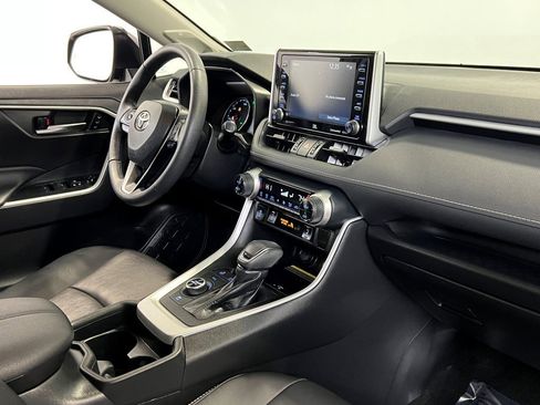 Used 2021 Toyota RAV4 XLE Premium image 18