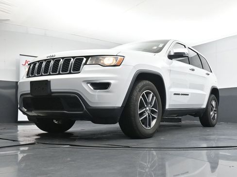 Used 2017 Jeep Grand Cherokee Limited AWD/4WD image 34