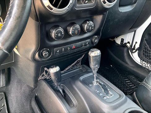 Used 2013 Jeep Wrangler Unlimited Sahara w/ Connectivity Group AWD/4WD image 31