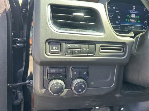 Used 2024 Chevrolet Suburban Premier AWD/4WD image 17