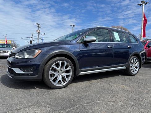 Used 2017 Volkswagen Golf Alltrack SE AWD/4WD image 3
