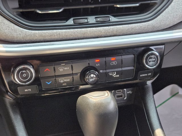 Used 2024 Jeep Compass Latitude w/ Sun and Sound Group AWD/4WD image 31