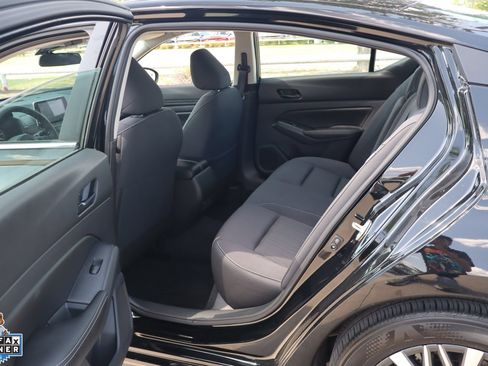 Used 2025 Nissan Altima 2.5 SV FWD image 25