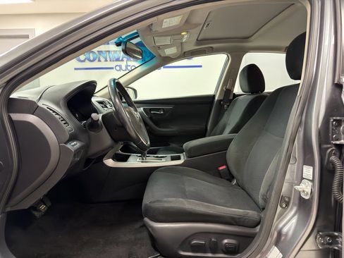 Used 2015 Nissan Altima 2.5 SV w/ Convenience Package image 9