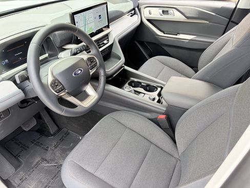Used 2025 Ford Explorer Active RWD image 18
