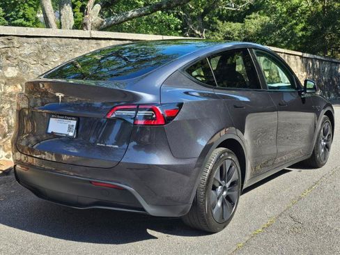 Used 2024 Tesla Model Y Long Range AWD/4WD image 11