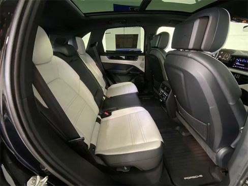 Used 2024 Porsche Cayenne S image 34