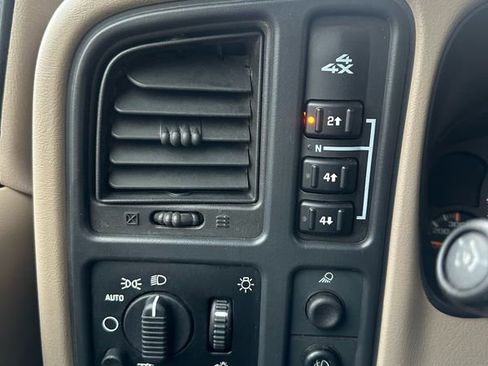 Used 2005 GMC Sierra 2500 SLE w/ Heavy-Duty Power Package image 14