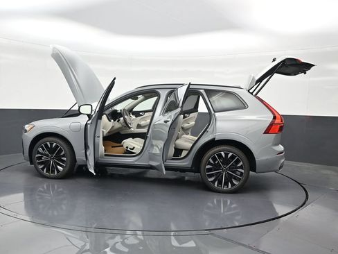 New 2026 Volvo XC60 T8 Ultra w/ Protection Package Premier AWD/4WD image 30