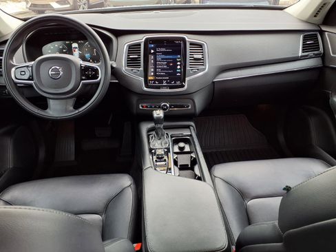 Used 2020 Volvo XC90 T5 Momentum w/ Protection Package Premier image 17