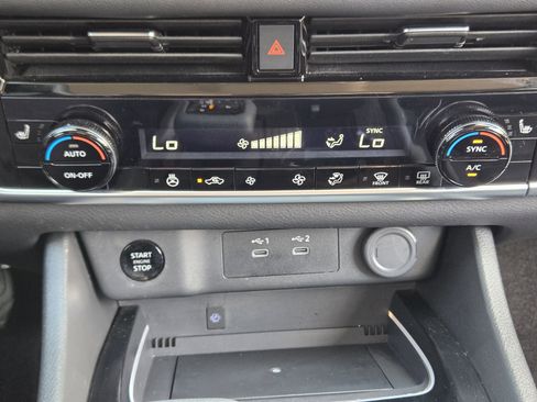Used 2024 Nissan Rogue SL FWD image 19