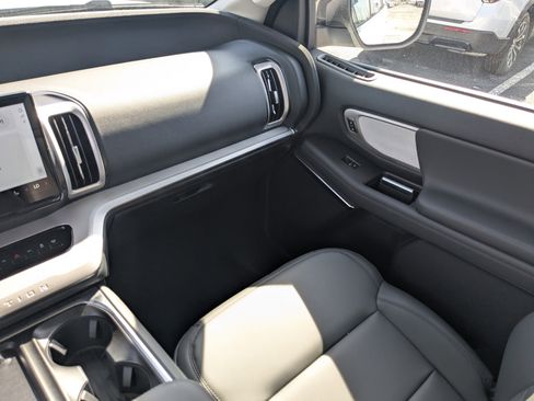 New 2026 Ford Expedition Active image 17