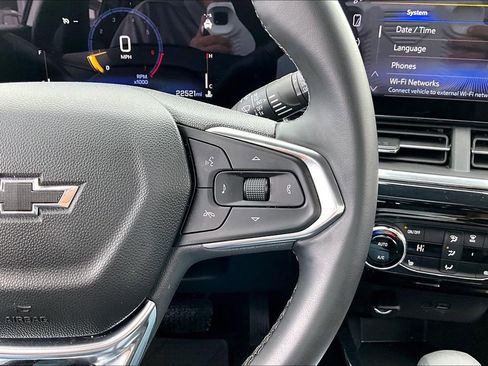 Used 2025 Chevrolet Trax ACTIV FWD image 12