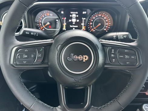 New 2025 Jeep Gladiator Sport image 22