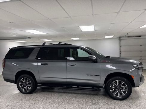 Used 2023 Chevrolet Suburban Z71 w/ Luxury Package image 9