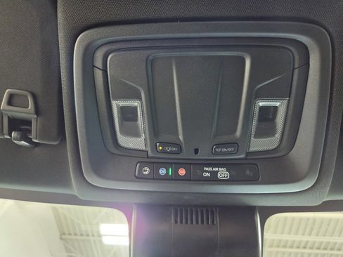 Used 2025 GMC Sierra 1500 AT4 w/ Technology Package AWD/4WD image 46