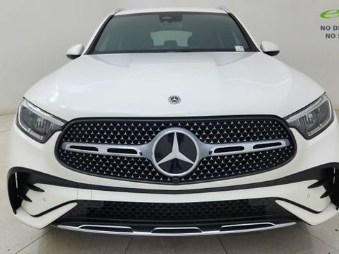 Used 2025 Mercedes-Benz GLC 300 4MATIC image 9