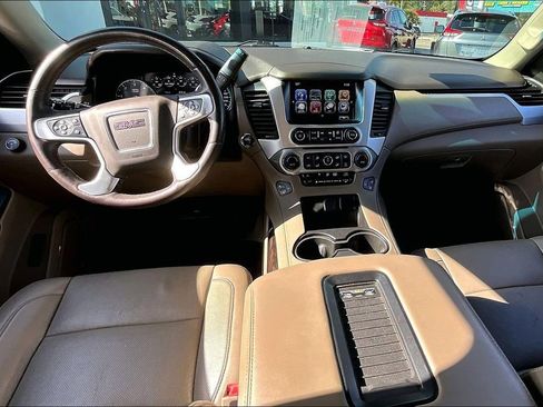 Used 2017 GMC Yukon SLT image 7