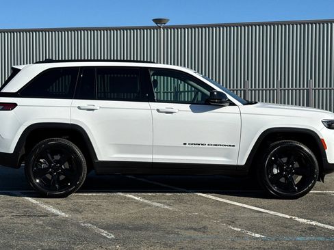New 2025 Jeep Grand Cherokee Limited w/ Black Appearance Package AWD/4WD image 2