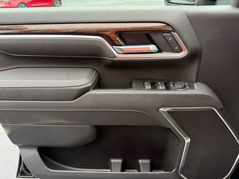 Used 2025 GMC Sierra 2500 SLE image 34