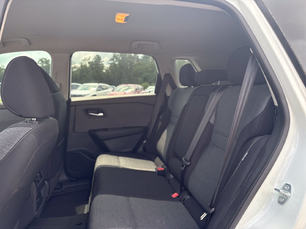 Used 2023 Nissan Rogue SV FWD image 31