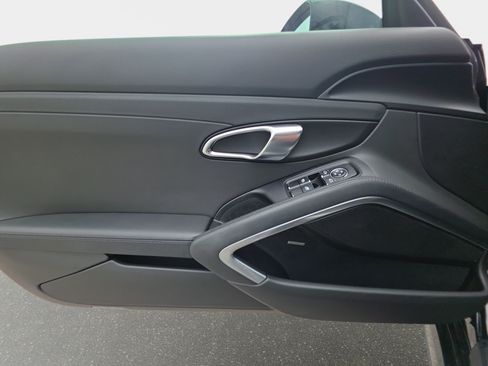 Used 2018 Porsche 718 Cayman S RWD image 25