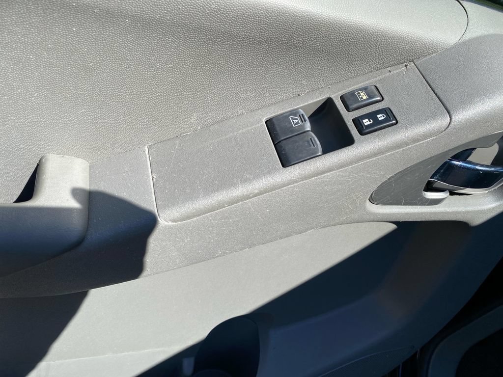 Used 2007 Nissan Frontier XE w/ Preferred Pkg RWD image 12