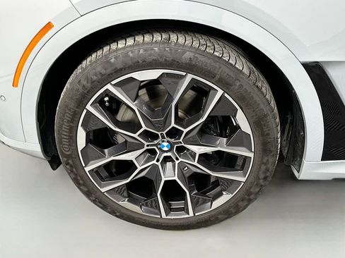 Used 2024 BMW X7 xDrive40i w/ M Sport Package AWD/4WD image 33