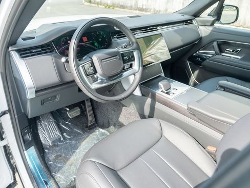 New 2026 Land Rover Range Rover Long Wheelbase SE AWD/4WD image 11