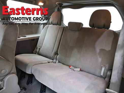 Used 2019 Toyota Sienna L FWD image 24