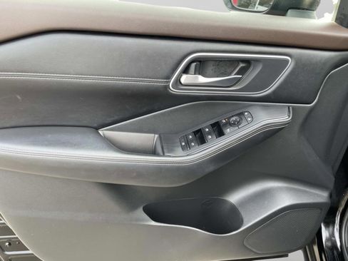 Used 2021 Nissan Rogue SV w/ Premium Package FWD image 14