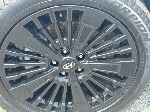 Used 2025 Hyundai Santa Fe Calligraphy AWD/4WD image 9